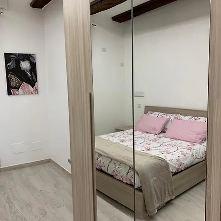La Casa Nel Borgo Sospeso 