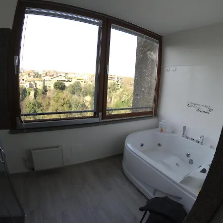 La Casa Nel Borgo Sospeso 