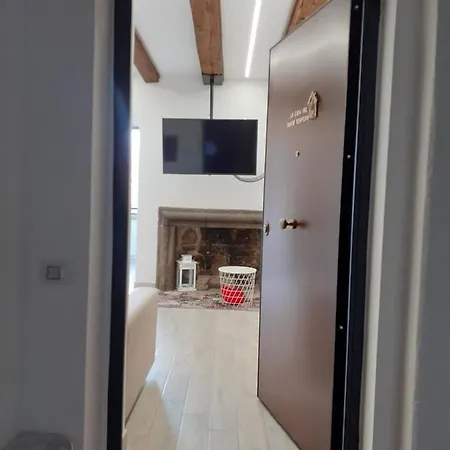 La Casa Nel Borgo Sospeso 