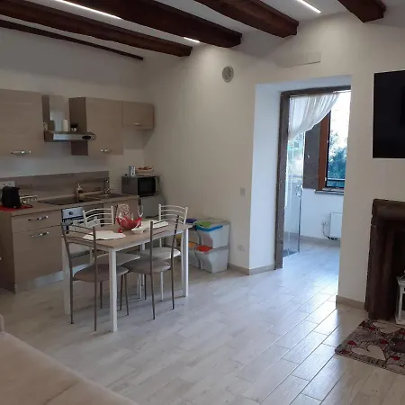 La Casa Nel Borgo Sospeso 