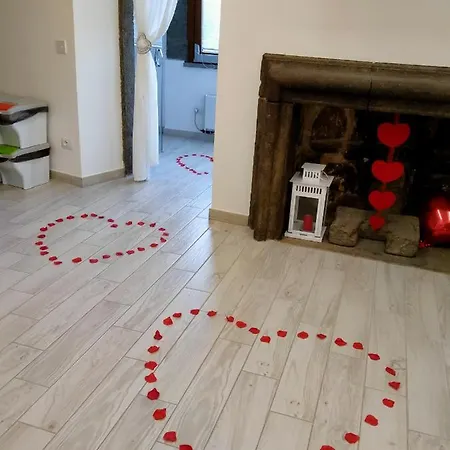 La Casa Nel Borgo Sospeso 