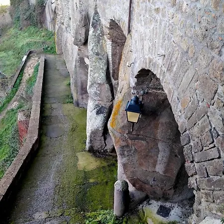 La Casa Nel Borgo Sospeso 