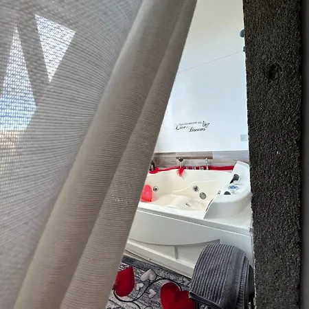 La Casa Nel Borgo Sospeso 