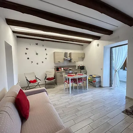 La Casa Nel Borgo Sospeso 